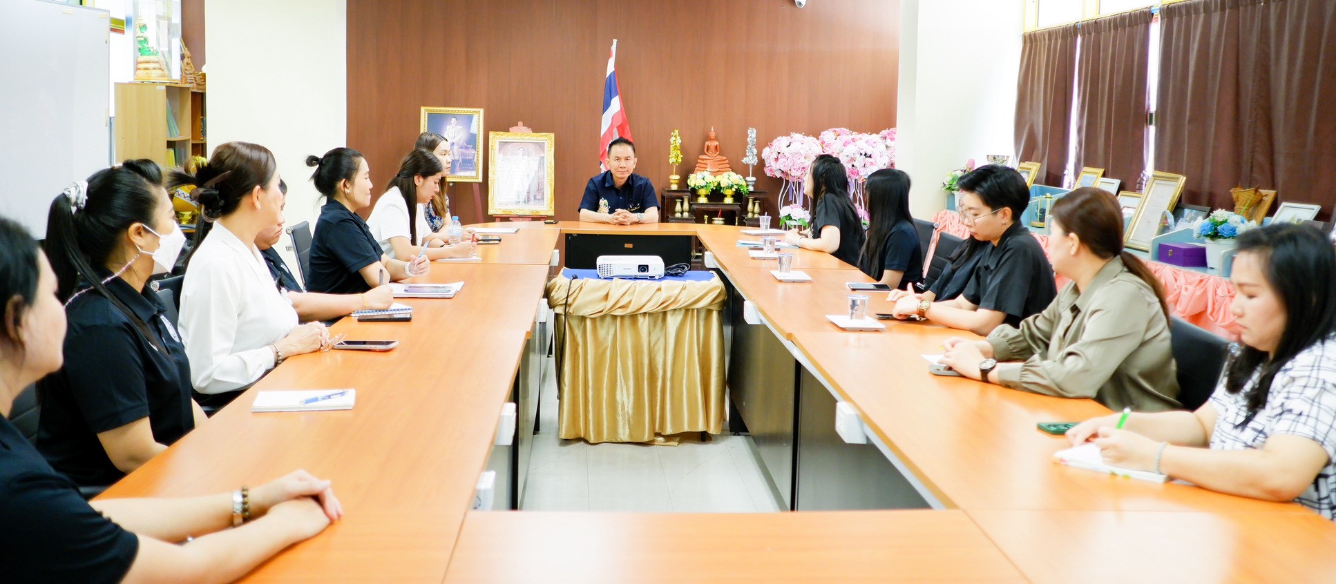 ประชุมเปิดการตรวจสอบโรงเรียนสาธิต